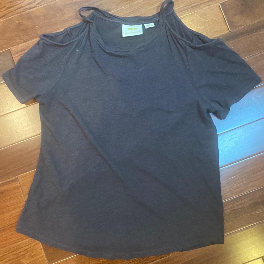 Maeve cutout sleeve black tee shirt small